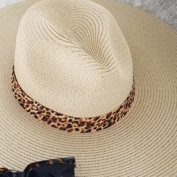 Perfect for the season Floppy Hat - Picture 3 of 4